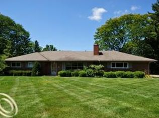 3455 W Breckenridge Ln, Bloomfield Hills, MI 48301