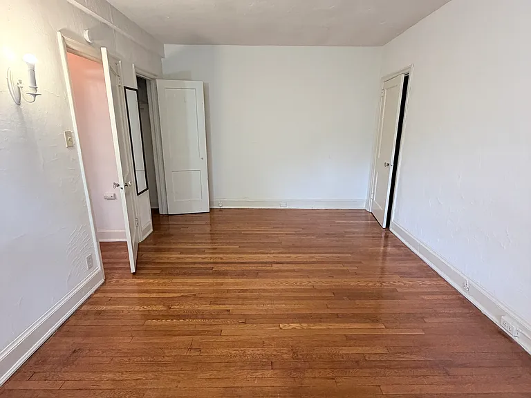 122 Argyle Rd #B — Photo 5