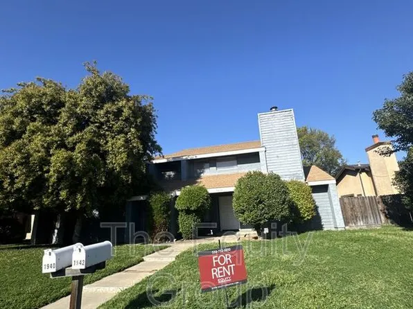 1942 E Woodsville Ct, Visalia, CA 93292