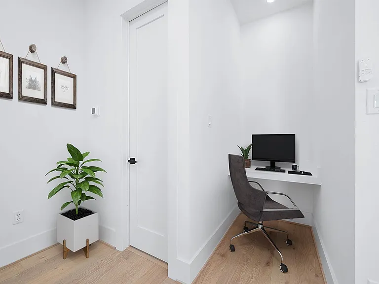 319 N Nagle St — Photo 11