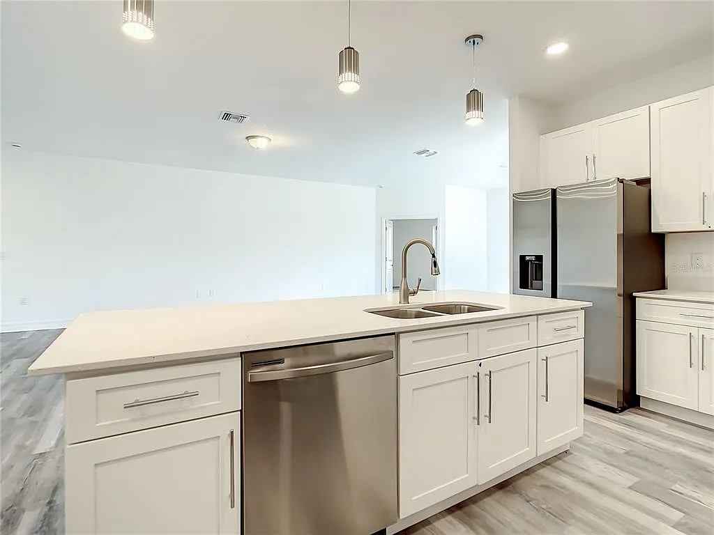 3 bed, 2.0 bath, 1773 sqft, $2,300 — Photo 4