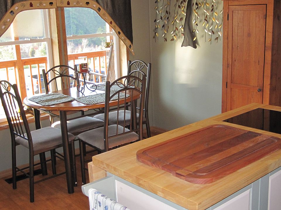 Eat in kitchen