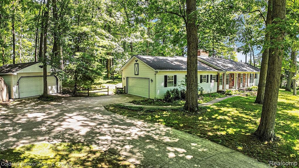 2489 Clyde Rd, Howell, MI 48855 Zillow