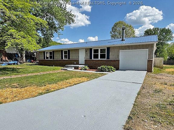 2nd image of 34 Pinewood Cir