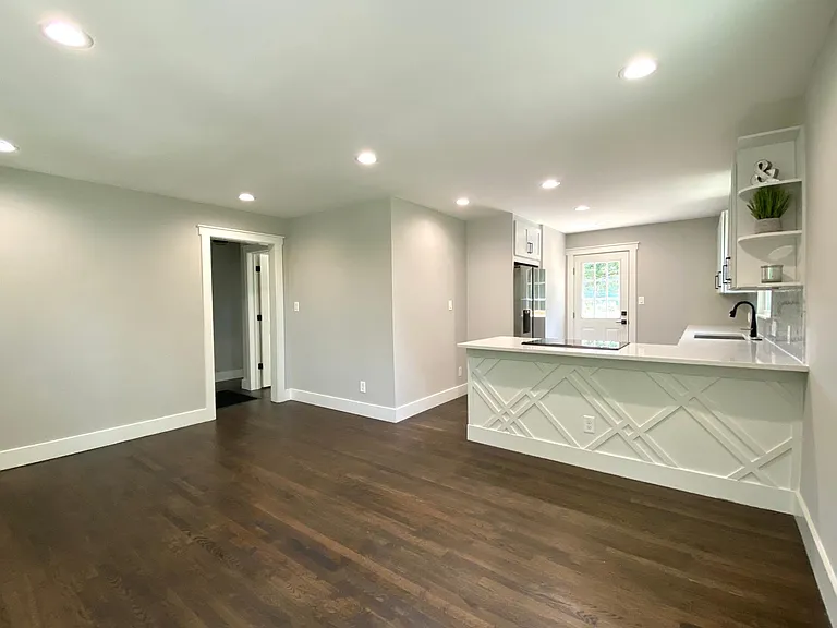 2221 Highland St — Photo 3