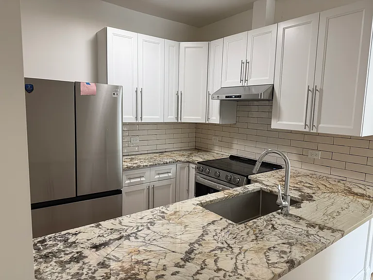222 N Genesee St #205 — Photo 1