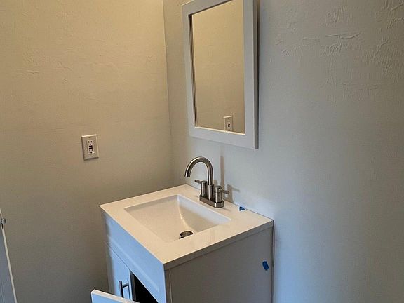 3rd image of 4461 Greenwood Ave #1