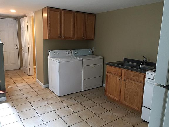 3rd image of 2256 Urquhart St