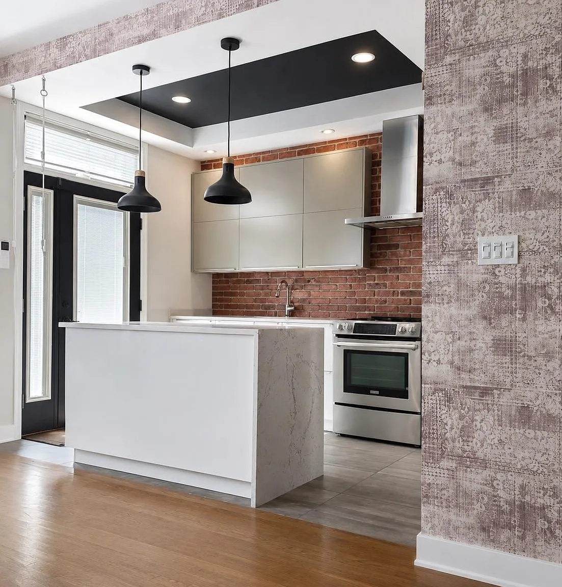 2 bed, 1.0 bath, 800 sqft, $3,750 — Photo 2