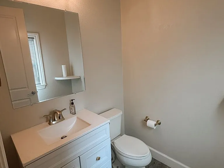 1329 Bayberry View Ln — Photo 4