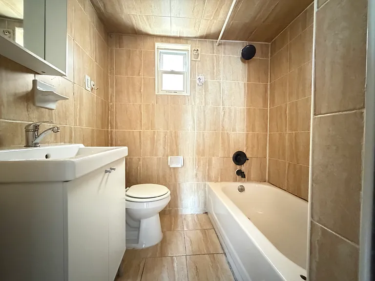 20 Gates Ave #1 — Photo 6