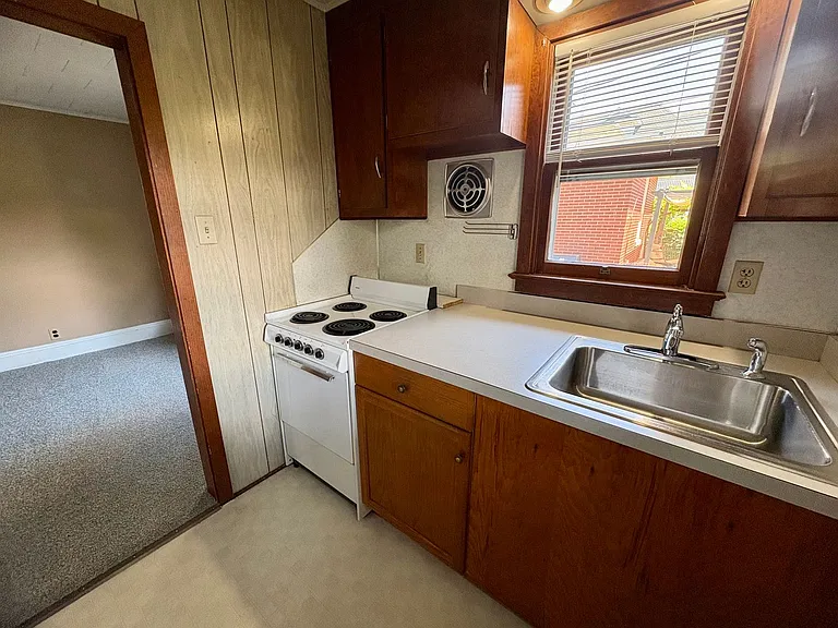 40 W Caracas Ave — Photo 4