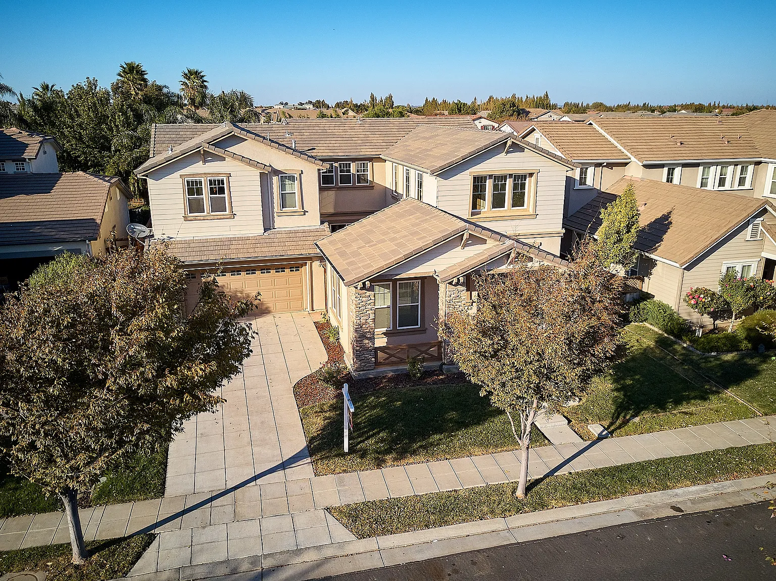 303 Ryan Ave photo 1