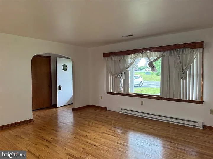 1123 Shepherdstown Rd — Photo 2