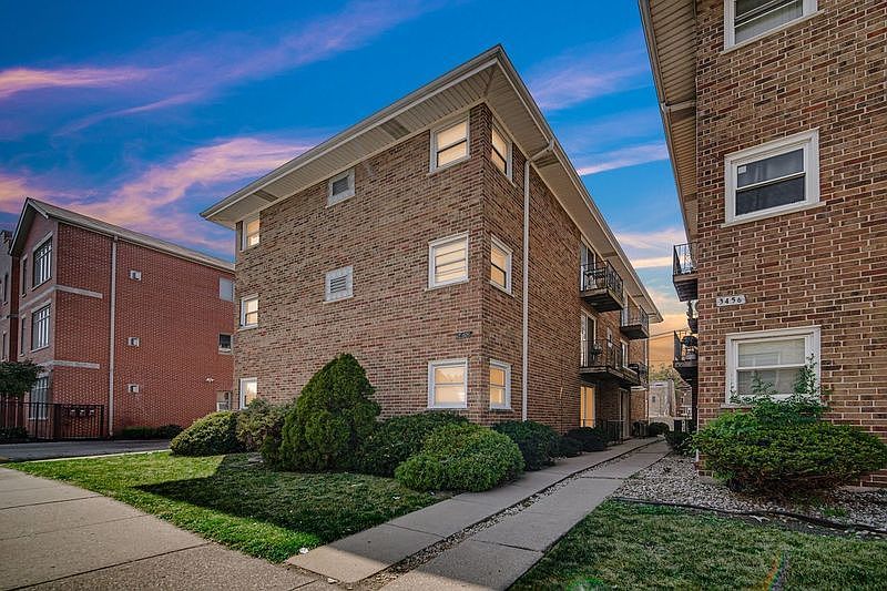 1st image of 3452 N Harlem Ave APT 1W