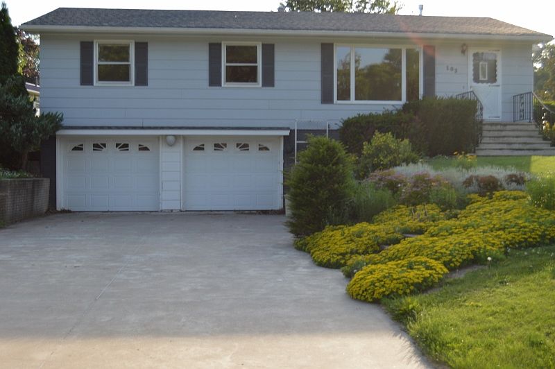 1st image of 103 Country Club Dr