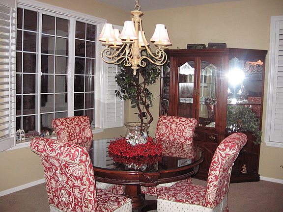 dining room w/fireplace