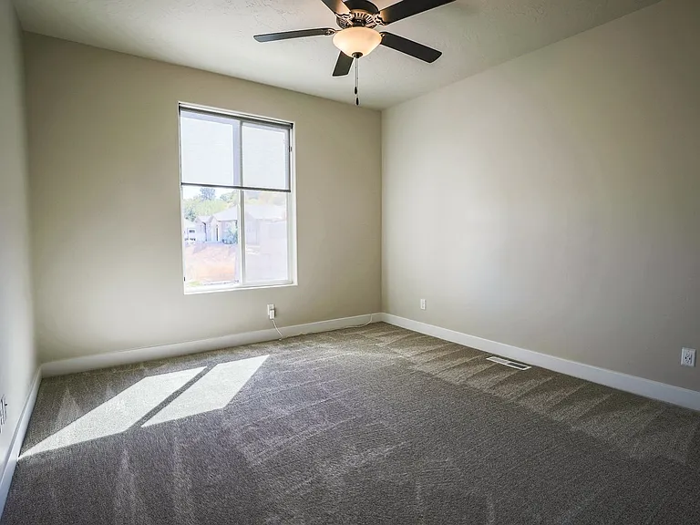 1855 W 740 South Cir — Photo 31