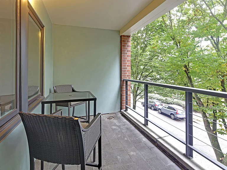 400 Harvard Ave E — Photo 4