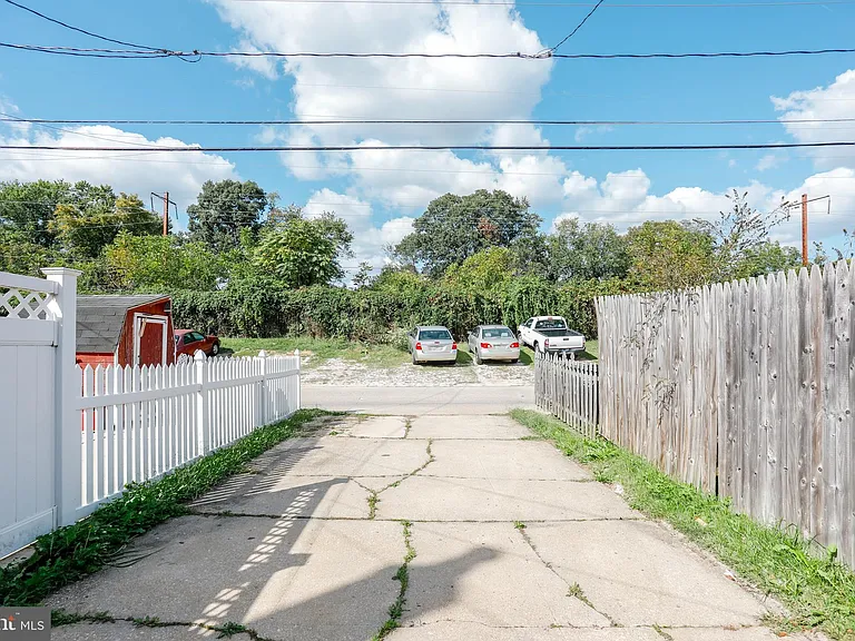 1046 Middlesex Rd — Photo 9