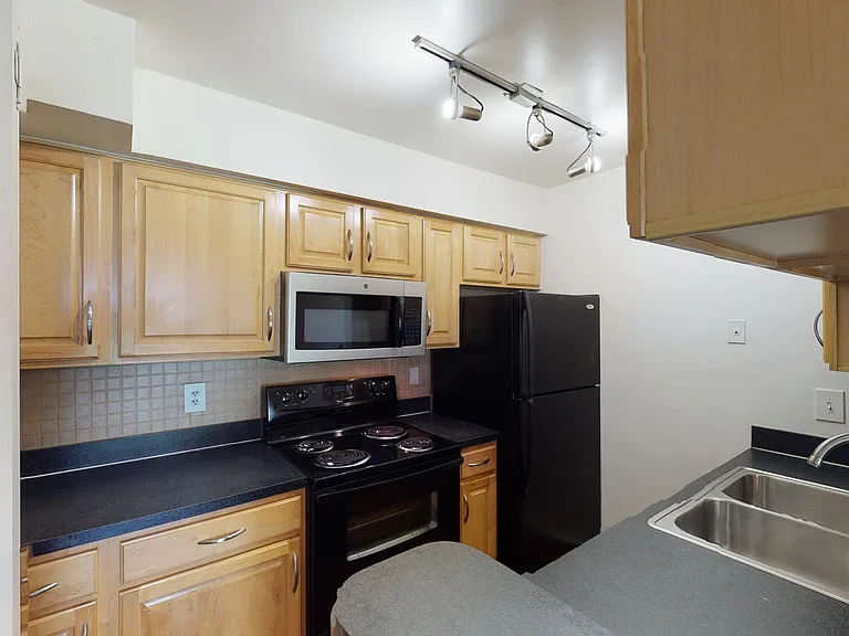 Lakewood Place — Photo 48