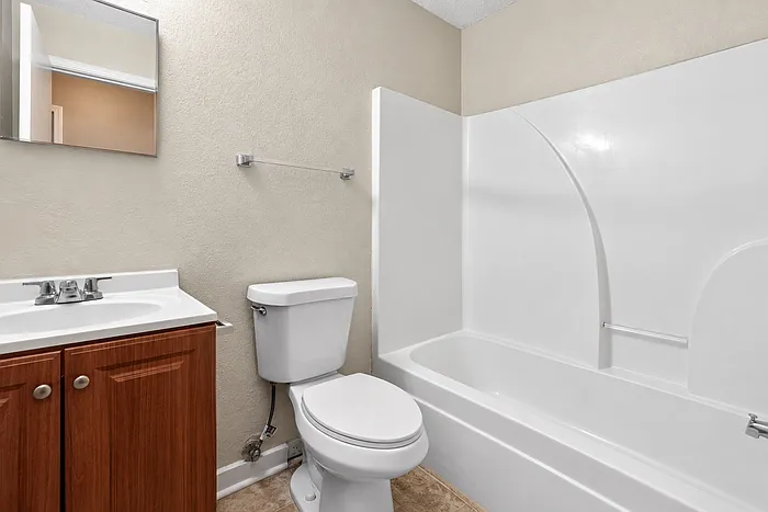 4 bed, 2.0 bath, 1106 sqft, $1,250 — Photo 2