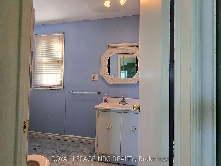 4425 Hiram St — Photo 22