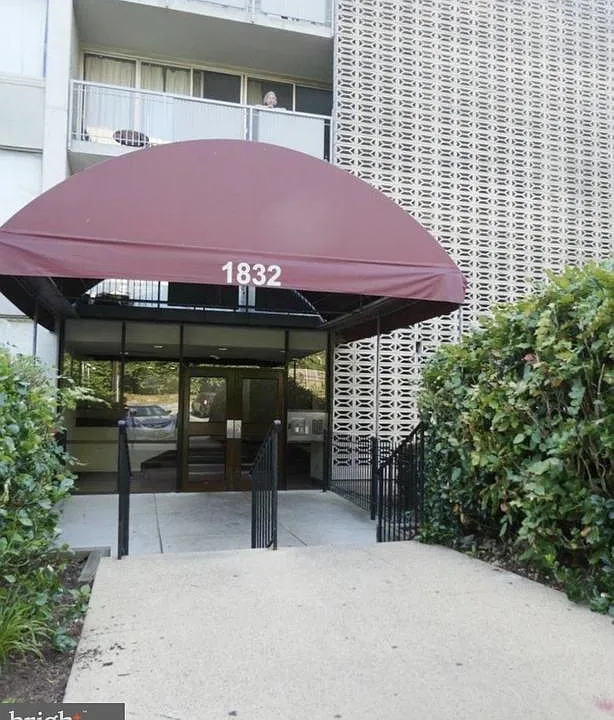 1832 Metzerott Rd #403