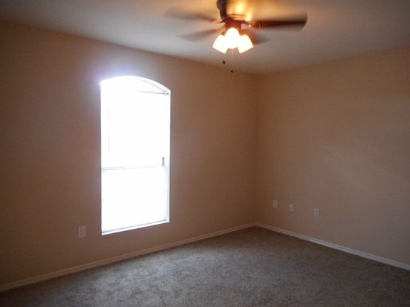 3rd image of 522 Riverhill Dr