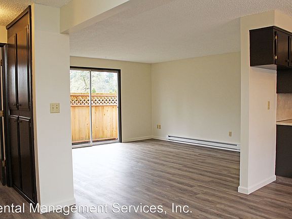 4th image of 14620 SE Woodland Way APT 5