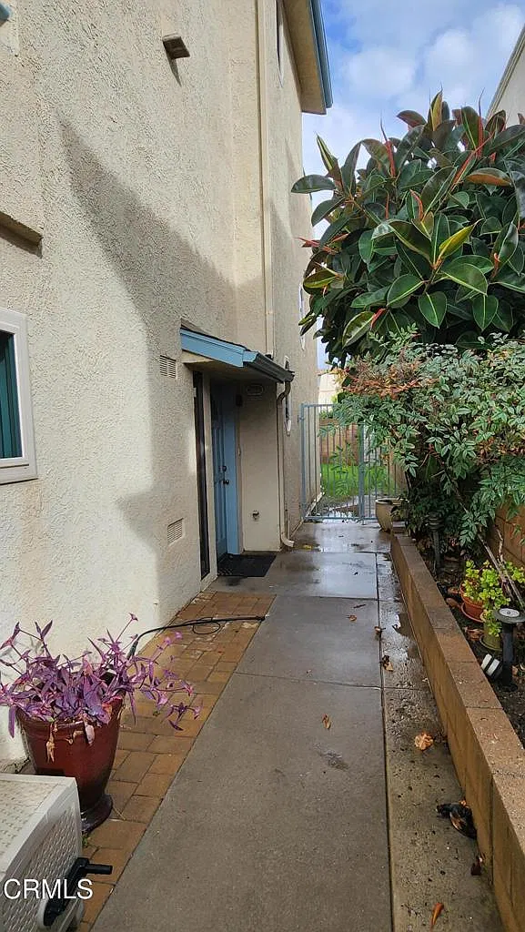 4 bed, 2174 sqft, $6,400 — Photo 3