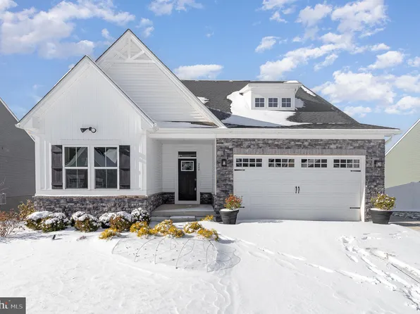 240 Patterson Dr, Stewartstown, PA 17363