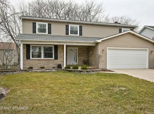 2425 Newport Dr, Naperville, IL