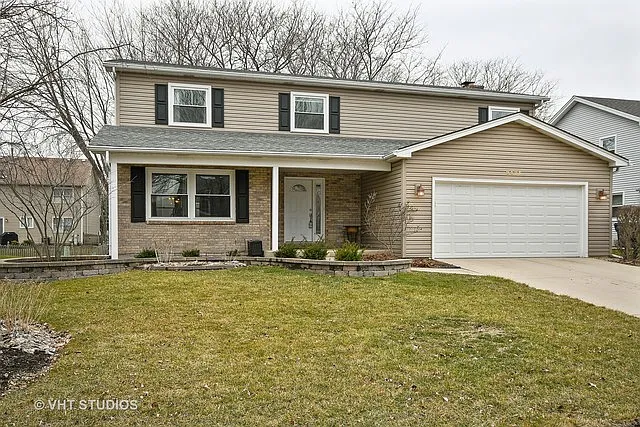 2425 Newport Dr photo 1