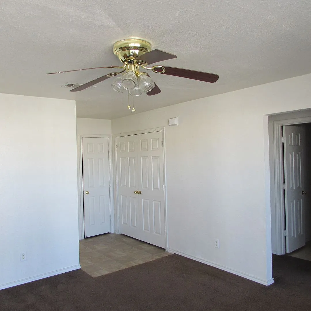 3308 Hereford Ln — Photo 3