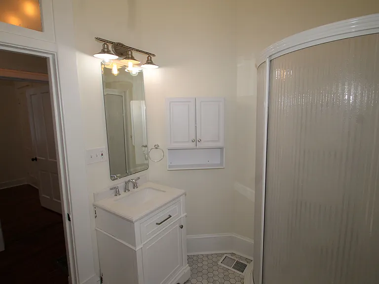1008 Barnard St — Photo 12