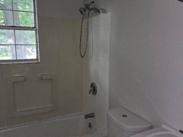 116 Angel Dr #D — Photo 6