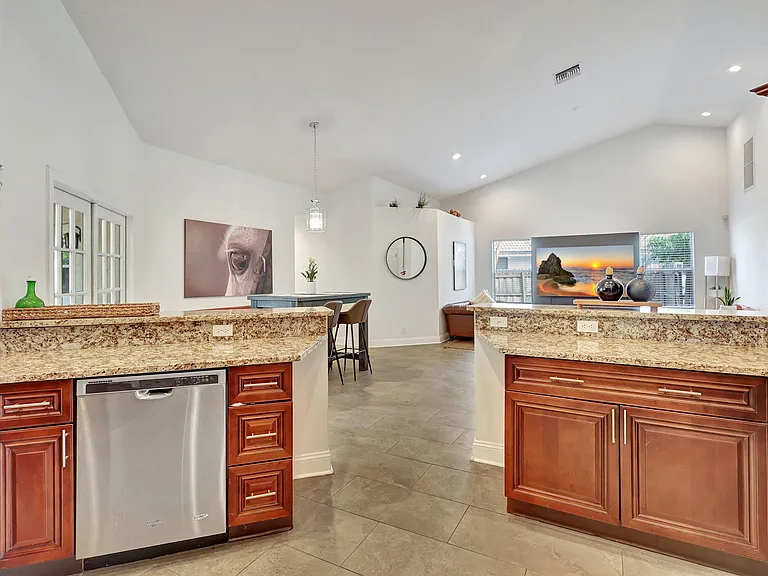 13805 Sheffield St — Photo 11