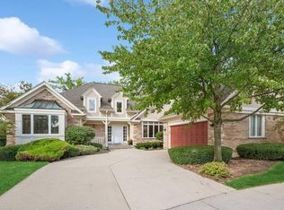 2580 Cotswolds Ct, Northbrook, IL