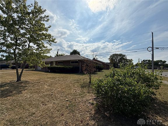 3rd image of 1692 Hillwood Dr