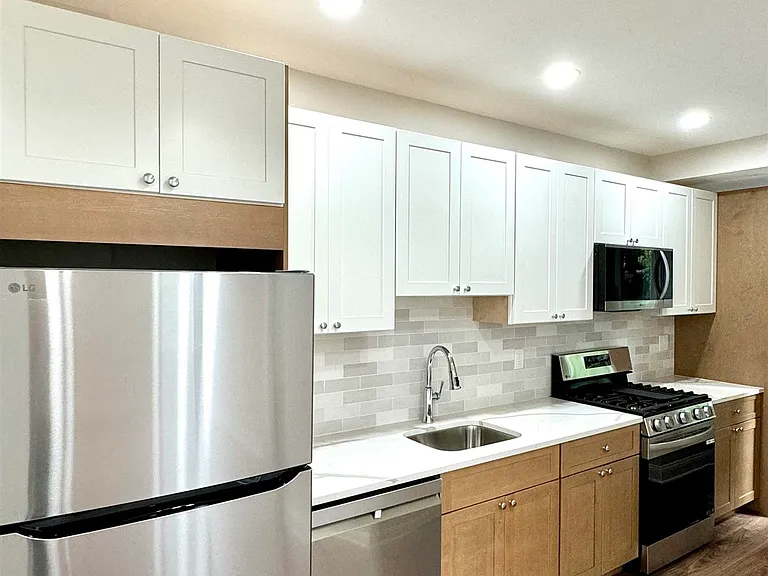 118 Parkview Ave #2 — Photo 3