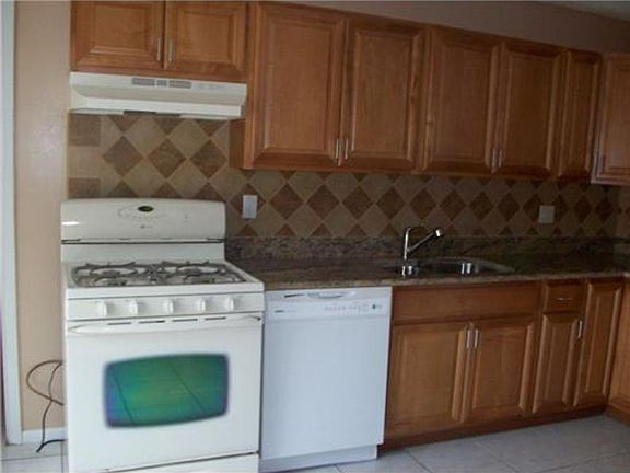 2nd image of 5805 Aurora Ct