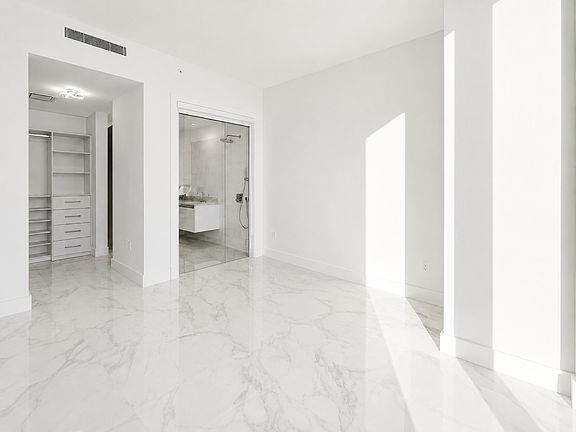 5th image of 700 NE 26th Ter Unit 2305
