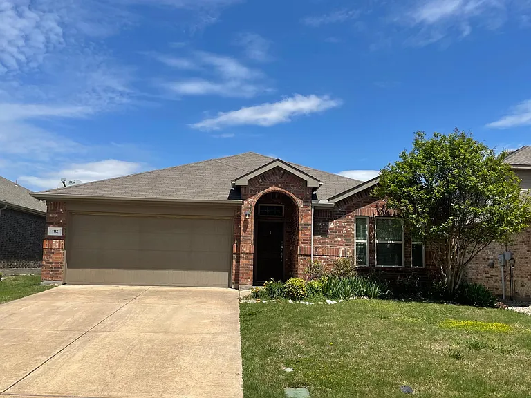 1112 Nocona Dr — Photo 1