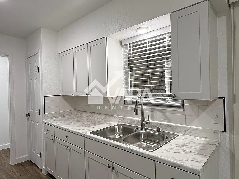 4938 Bernadine Dr — Photo 9
