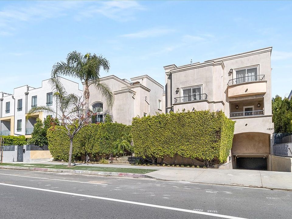 5 Unit Building with Subterranean Parking into private garage.