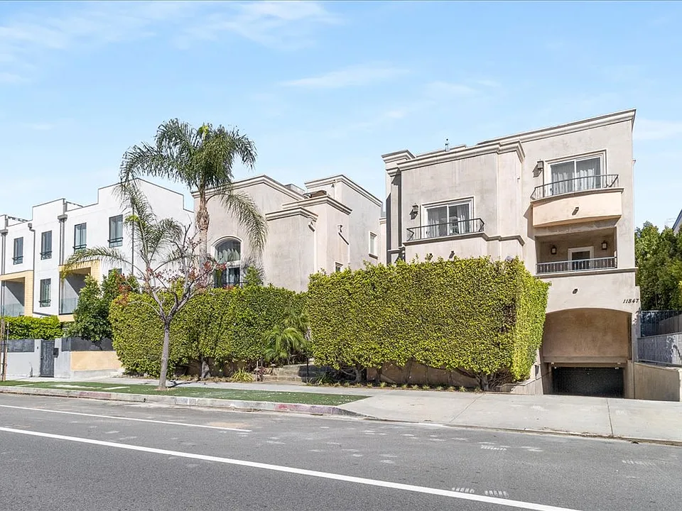5 Unit Building with Subterranean Parking into private garage.
