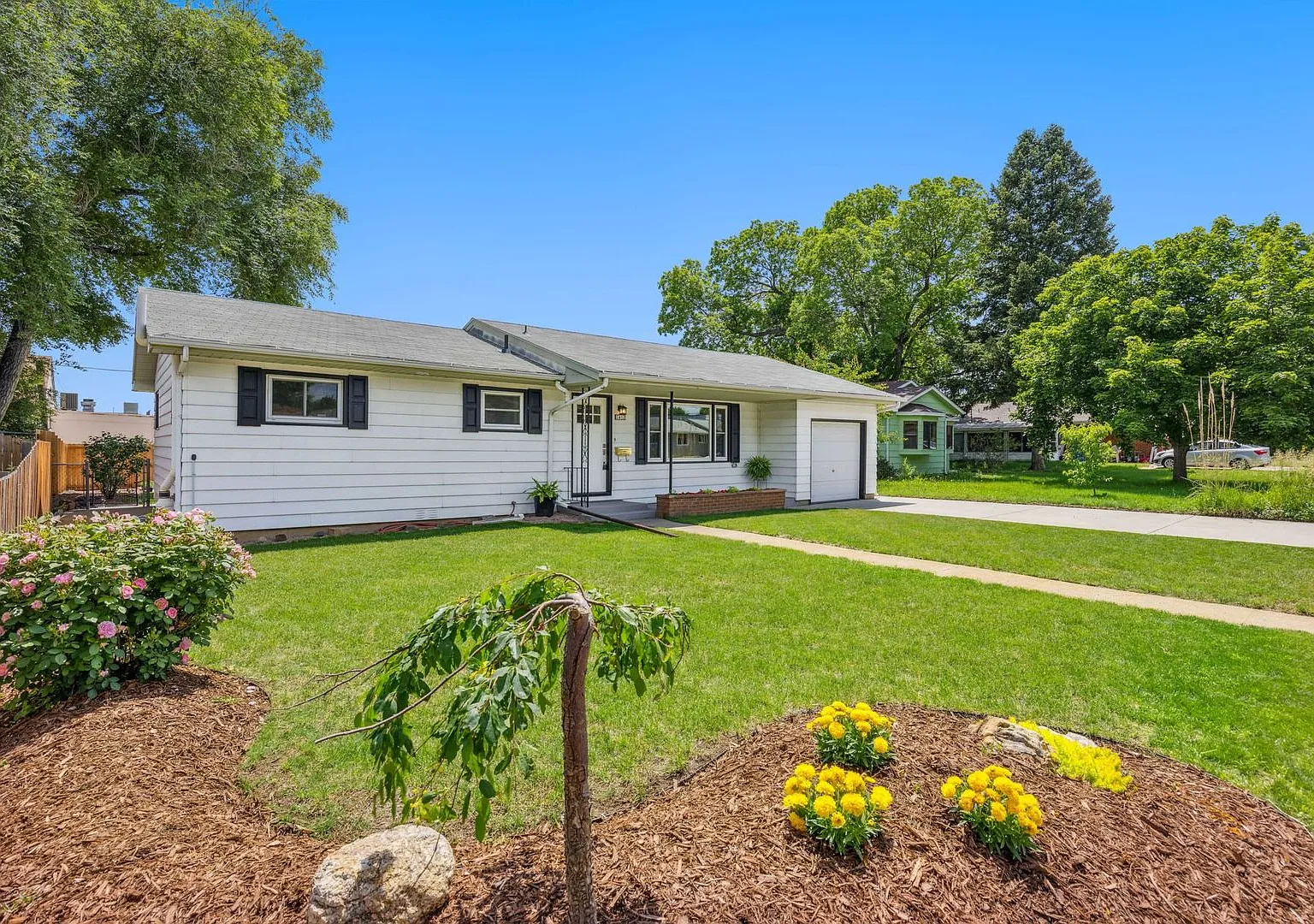 Charming Remodeled 3 Bedroom Home in Central Loveland — Photo 2