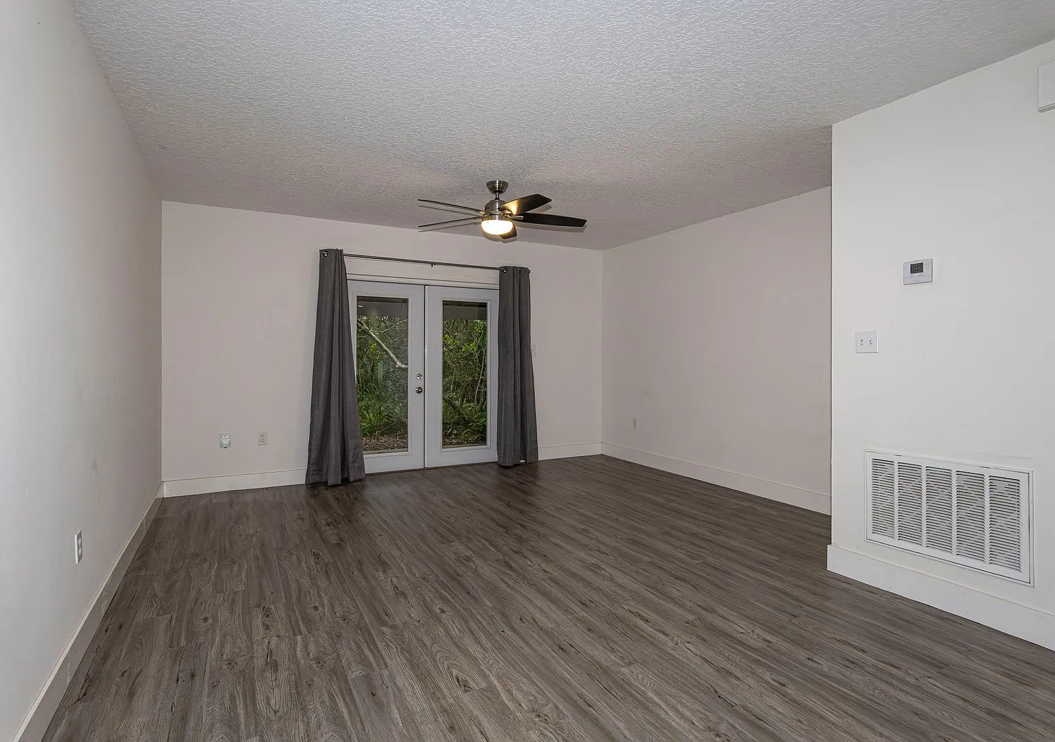 Charming 2BR/2.5BA Townhouse in the Heart of College Park! — Photo 3