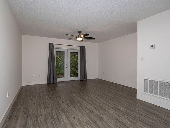3rd image of 506 Rugby St